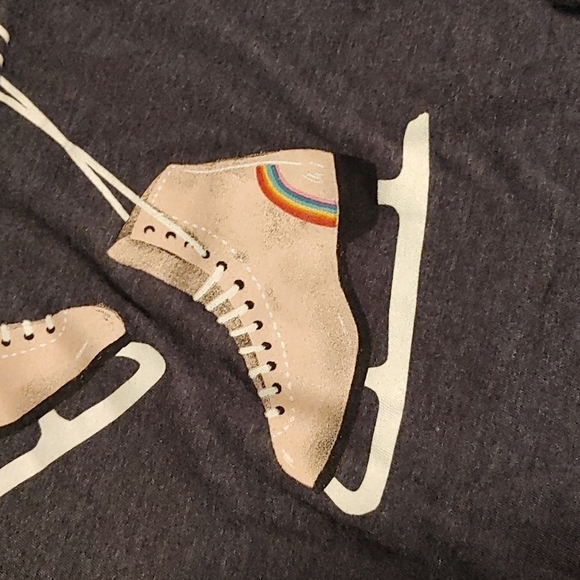 3/$25 OLD Navy long sleeves children t-shirt with figure skates applique - Picture 6 of 9